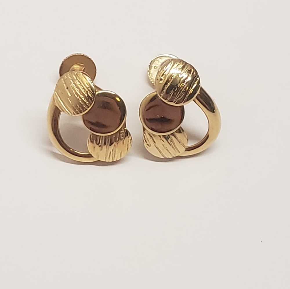Beautiful Vintage Alice Gold Tone Stack Circle Earrings Screw Back